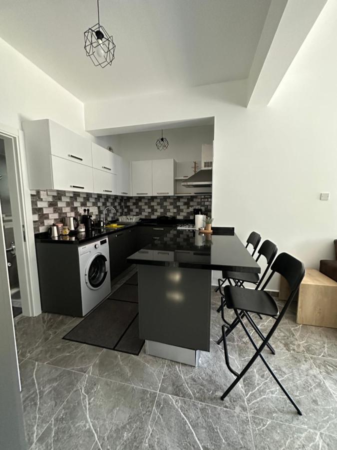Ozbilge Apartments Kyrenia  Bagian luar foto