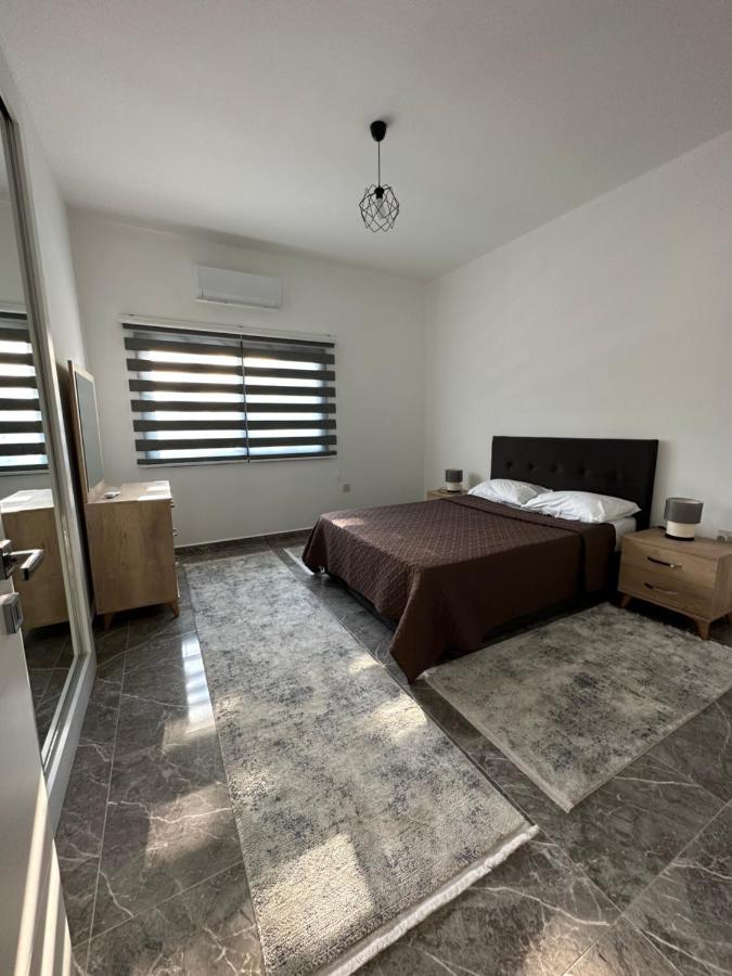 Ozbilge Apartments Kyrenia  Bagian luar foto